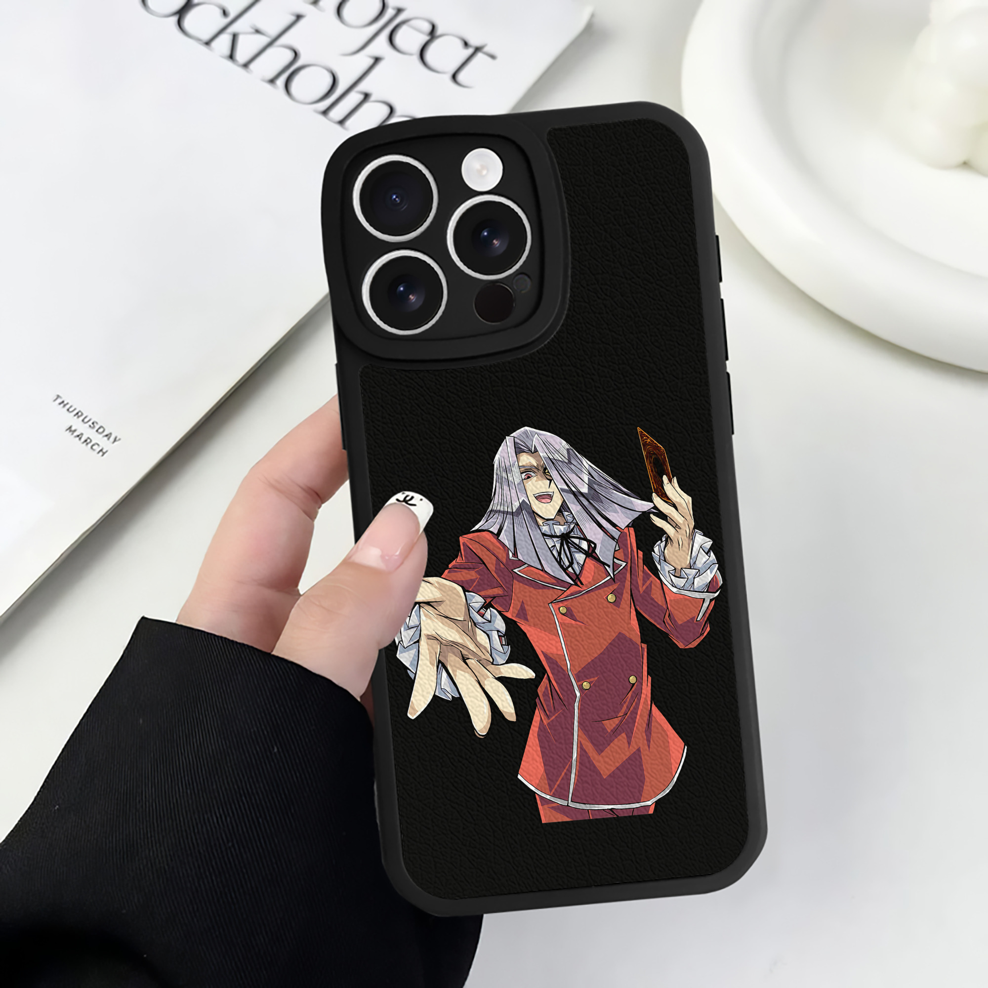 （画像用） 遊☆戯☆王 Yu-Gi-Oh! 【iPhone 16シリーズ対応】シリコンスマホケース（レザー調） 材質：シリコン
